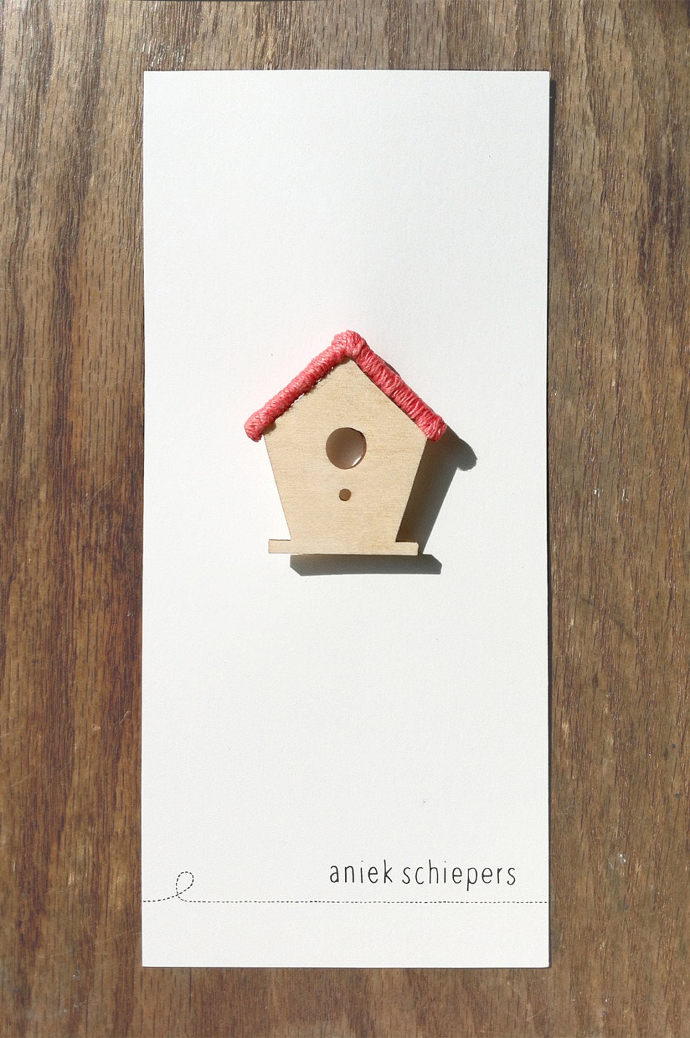 Vogelhaus-Brosche von AniekSchiepers