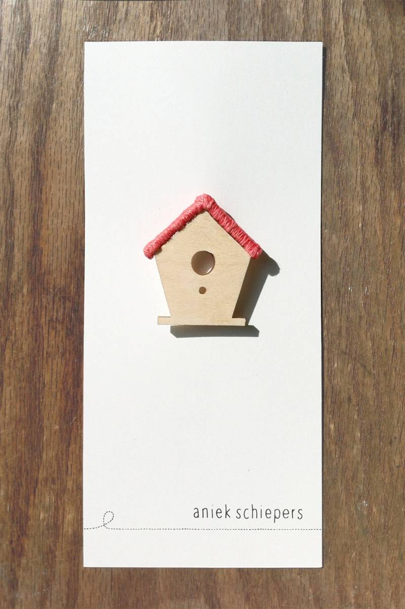 Vogelhaus-Brosche von AniekSchiepers