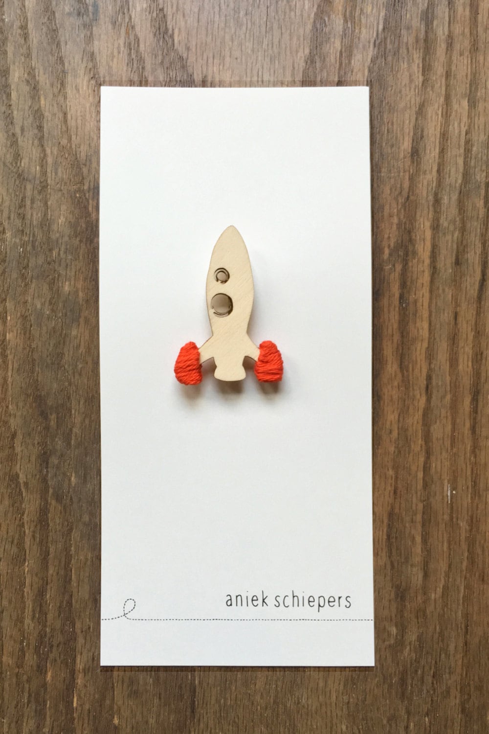 Weltraumraketen-Brosche von AniekSchiepers