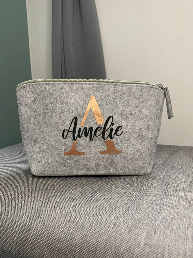 Kosmetiktasche Personalisiert Name Anfangsbuchstabe Filz Größe S, M Geschenkidee von AnikaScarlett