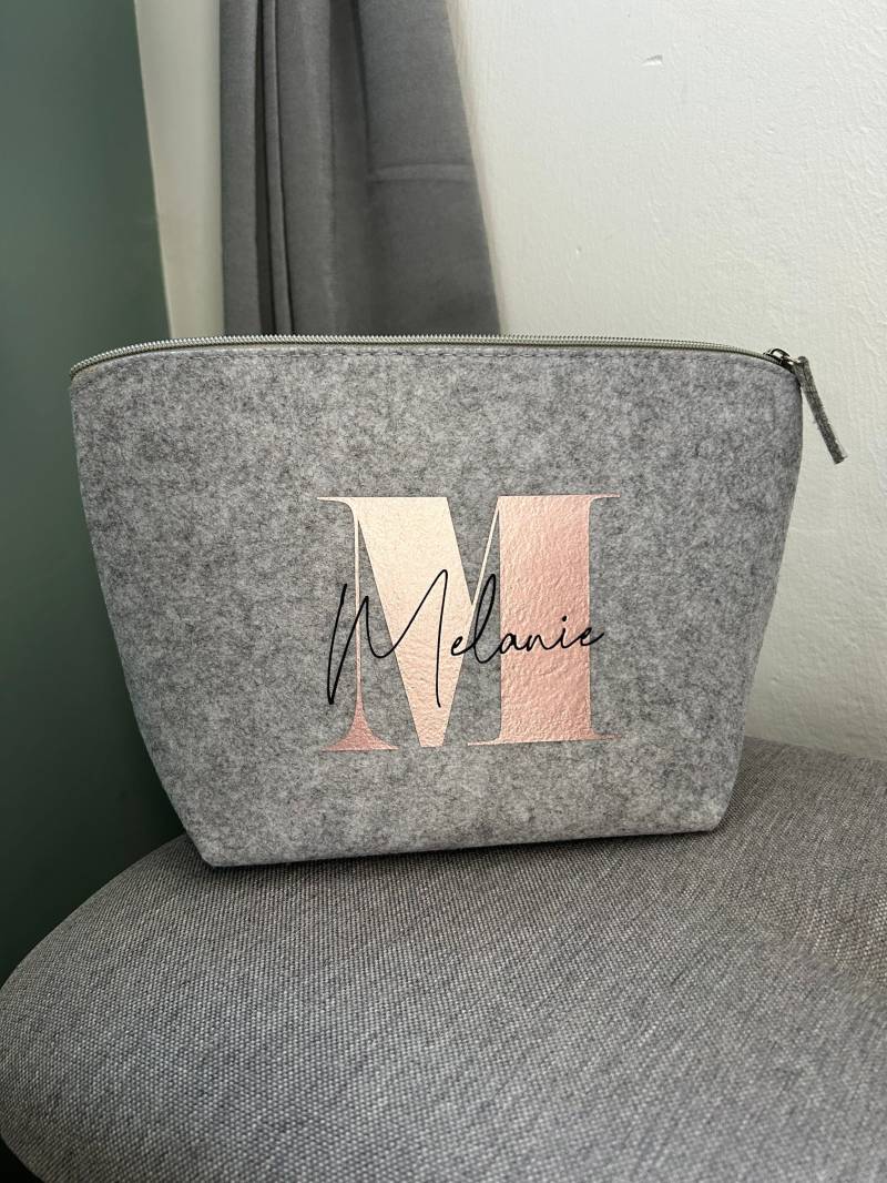 Personalisierte Kosmetiktasche Rosé Name Initial Filz Geschenkidee von AnikaScarlett
