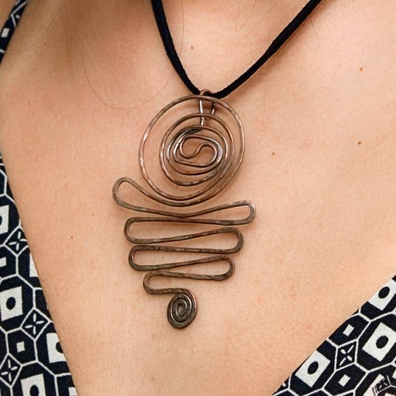 Mittelmeer-Wellen. Fett, 2 3/4 Lang, Texturierte Kupfer Patina Draht Anhänger von AnimaGemsandJewels