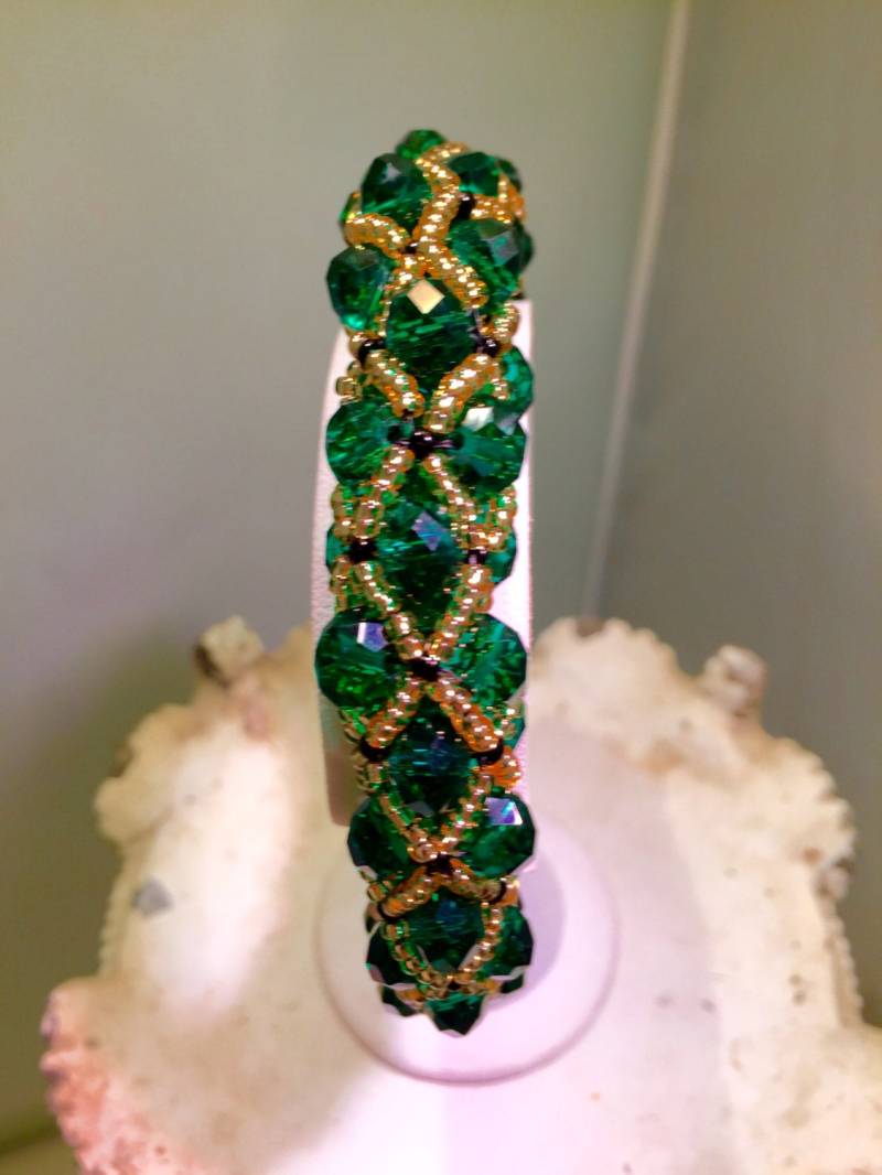 Swarovski Smaragd Grüne 7" Verrechnete Armband. Verzinkte Gold Plattiert, Jet Schwarz Rocailles. Vergoldete Karabiner-Verschluss Mit Extender-Kette von AnimaGemsandJewels