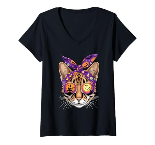 Damen Halloween Savannah Cat Bandana T-Shirt mit V-Ausschnitt Damen Halloween Savannah Cat Bandana T-Shirt mit V-Ausschnitt von Animal Cat Lover Gifts