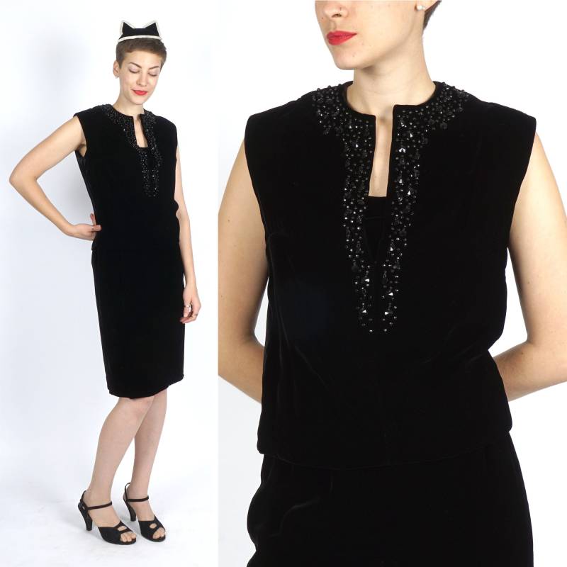 Vintage 1960Er Ärmelloses Etuikleid Aus Schwarzem Samt Mit Stark Perlenbesetzter V-Ausschnittbluse Von Lee Richard Fashions | Klein von AnimalHeadVintage