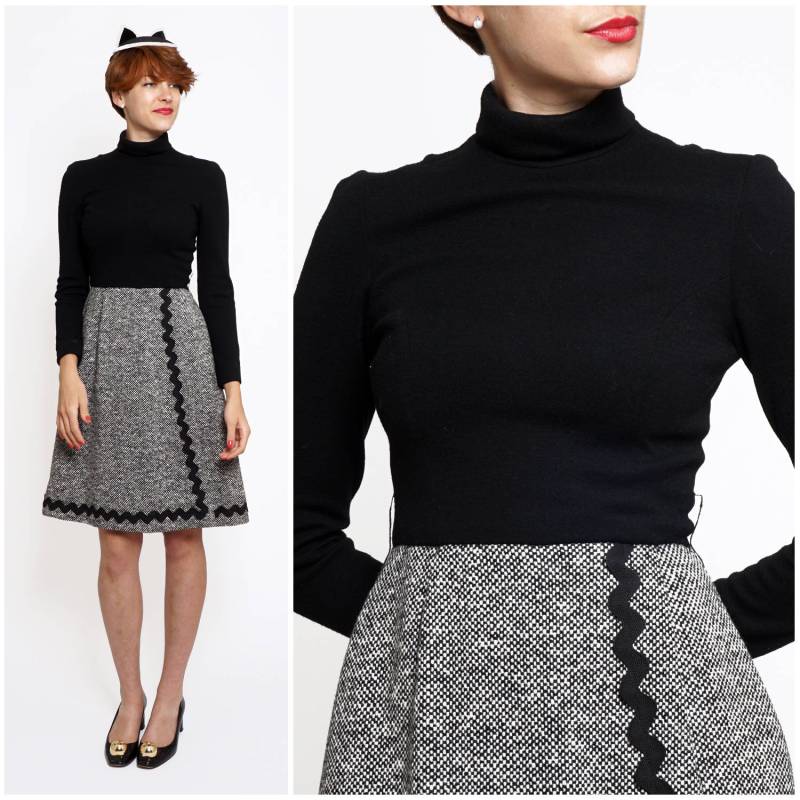 Vintage 1960S Black & Grey Wolle Tweed Rollkragen Kleid Mit Übergroßer Ric Rac Borte Von Jim Church | S Vintage 1960S Black & Grey Wolle Tweed Rollkragen Kleid Mit Übergroßer Ric Rac Borte Von Jim Church | S von AnimalHeadVintage