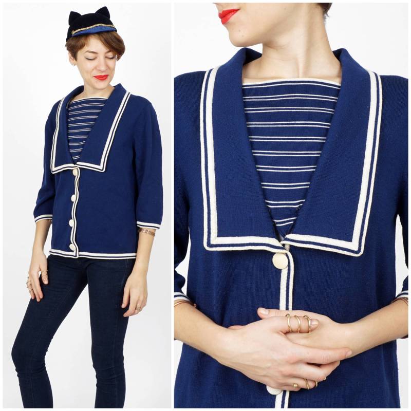 Vintage 1960S Nautisch Inspirierter Blau & Weiß Gestreifter Pullover Mit Übergroßen Revers | Mittel/Groß Vintage 1960S Nautisch Inspirierter Blau & Weiß Gestreifter Pullover Mit Übergroßen Revers | Mittel/Groß von AnimalHeadVintage
