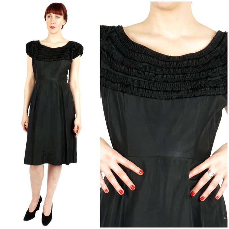 Vintage 50Er/60Er Schwarzes Gerafftes Abendkleid Mit Riesiger Schleife "Bustle" Und Schleppe Vonjonathan Logan | Mittel Vintage 50Er/60Er Schwarzes Gerafftes Abendkleid Mit Riesiger Schleife "Bustle" Und Schleppe Vonjonathan Logan | Mittel von AnimalHeadVintage