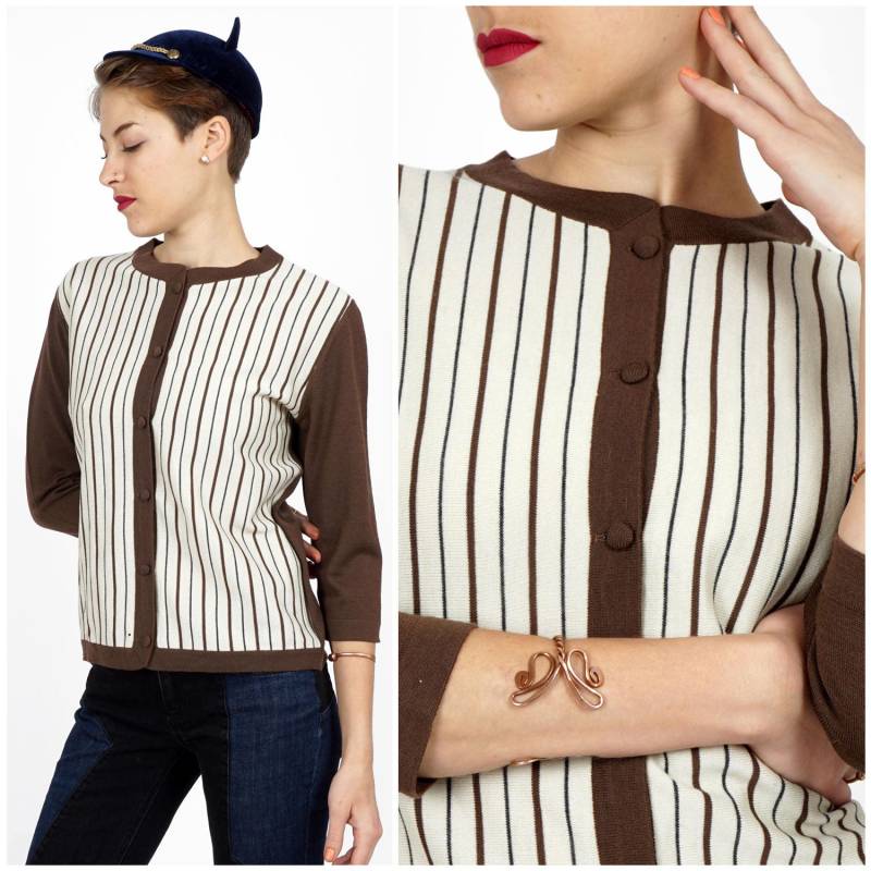 Vintage 50Er Jahre Braun & Creme Gestreifte Strickjacke Von H. Liebes | Größe S/M Vintage 50Er Jahre Braun & Creme Gestreifte Strickjacke Von H. Liebes | Größe S/M von AnimalHeadVintage