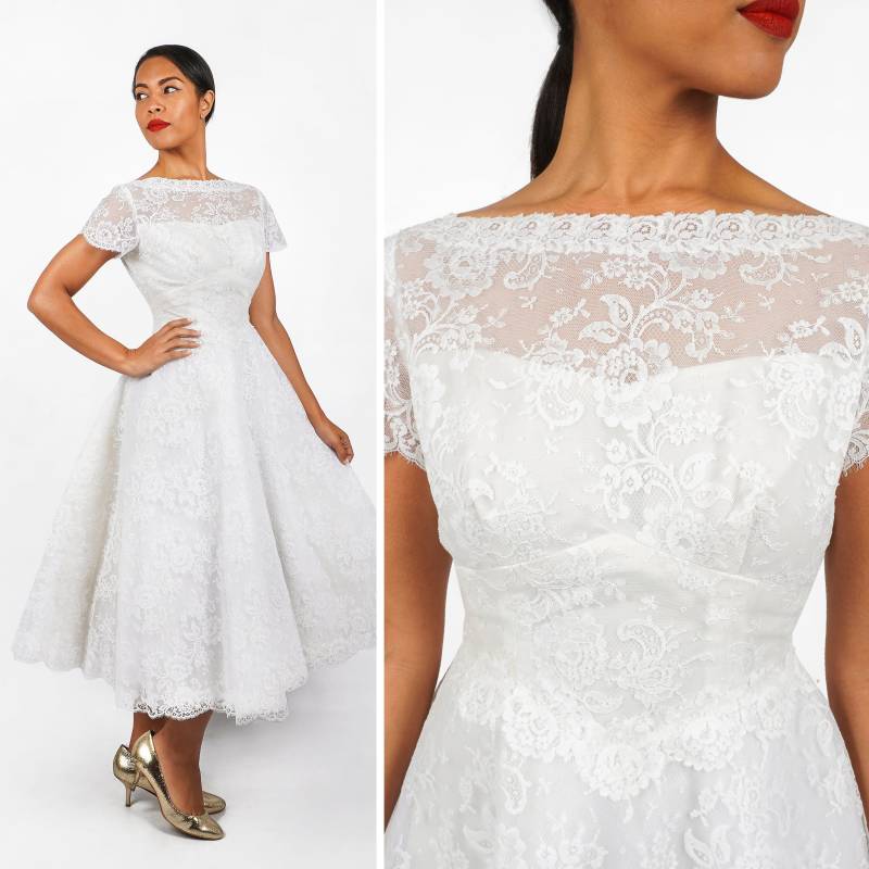 Vintage 50Er Jahre Kurzes Brautkleid Aus Weißer Spitze Mit Illusion Mieder, Vollem Tüllrock Und Knopfleiste | Xs Klein Vintage 50Er Jahre Kurzes Brautkleid Aus Weißer Spitze Mit Illusion Mieder, Vollem Tüllrock Und Knopfleiste | Xs Klein von AnimalHeadVintage