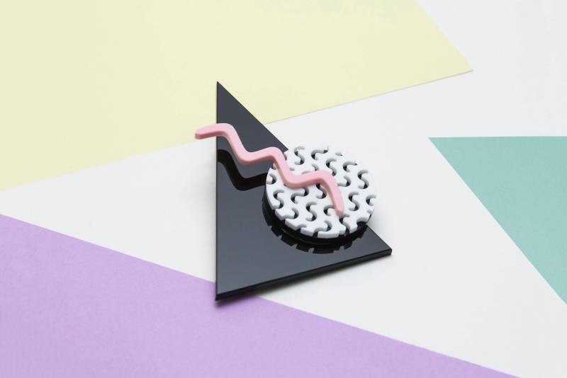 80Er Memphis Style Brosche, 1980Er Jahre, Wiggle, Dreieck, Anstecker, Anstecker von Animalhairstuff