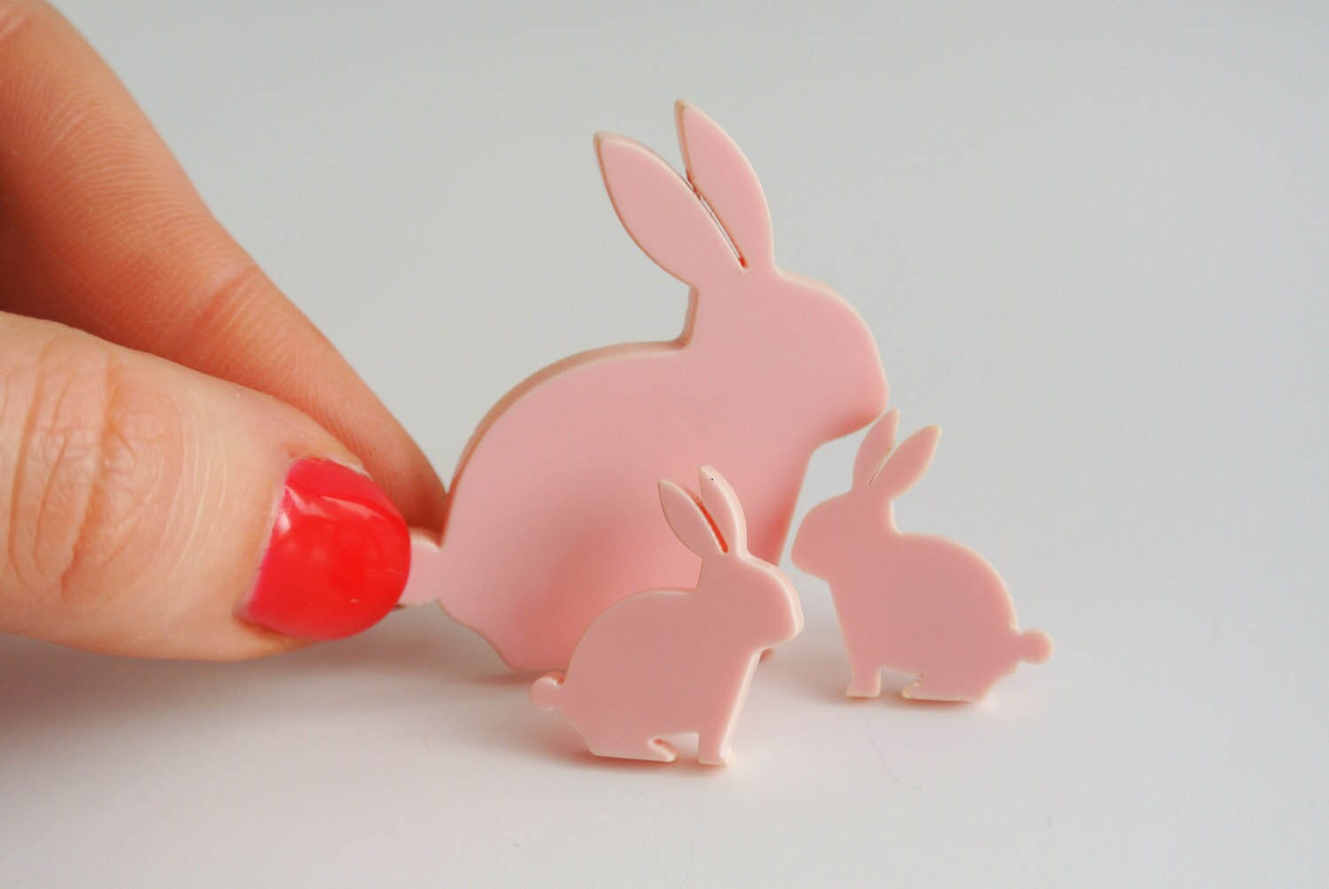 Bunny Rabbit Brosche - Ostern Pin Pastel Pink Bunnies von Animalhairstuff