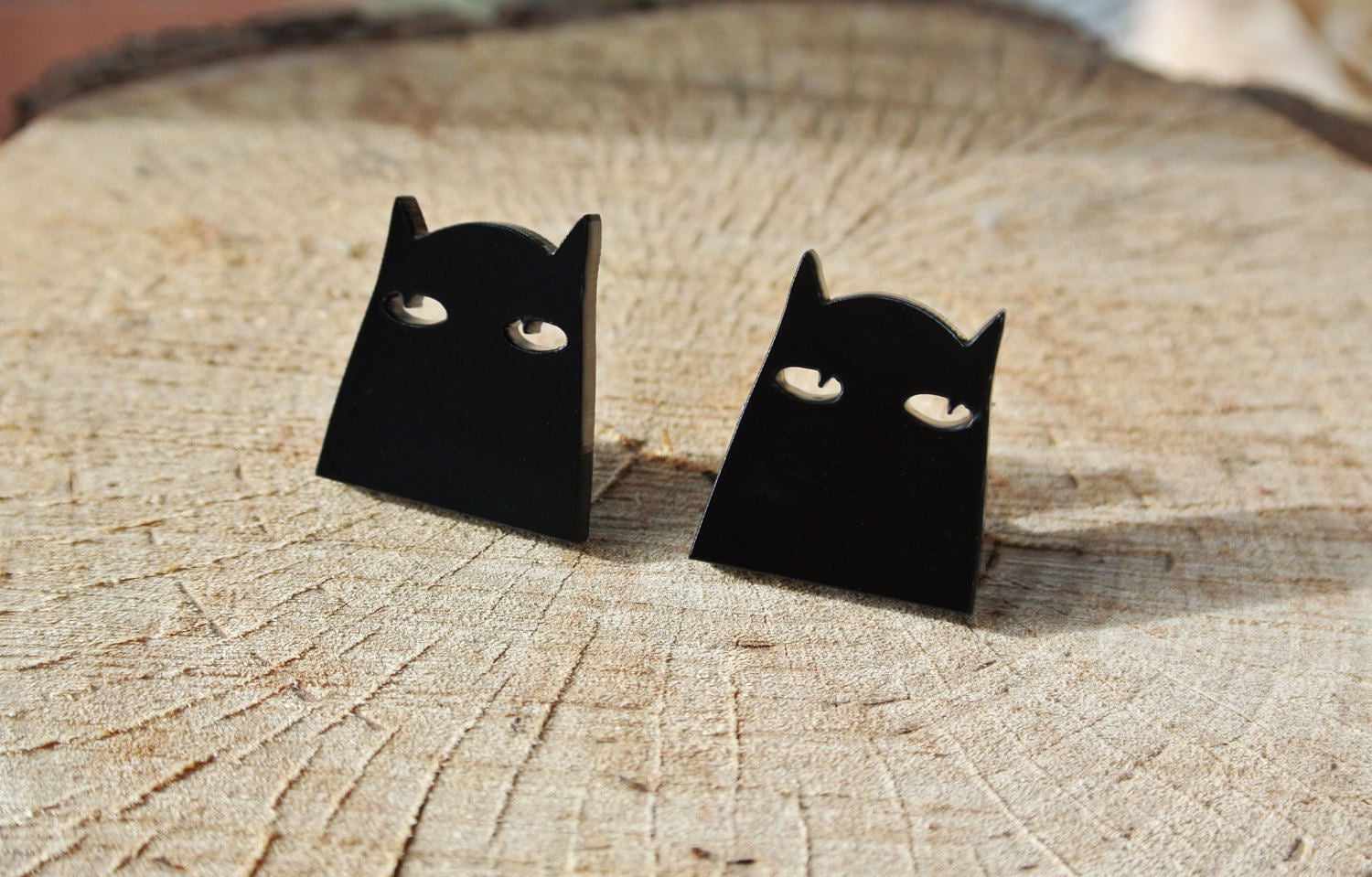 Katzen Ohrstecker - Schwarze Katze/Andere Farben Grumpy Kitty Sneaky Feline Schmuck Laser Cut von Animalhairstuff