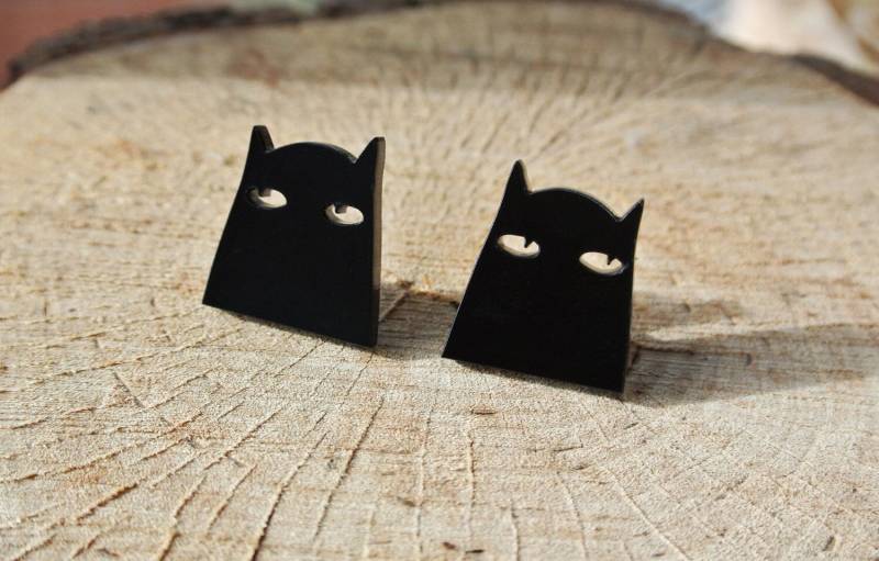 Katzen Ohrstecker - Schwarze Katze/Andere Farben Grumpy Kitty Sneaky Feline Schmuck Laser Cut von Animalhairstuff