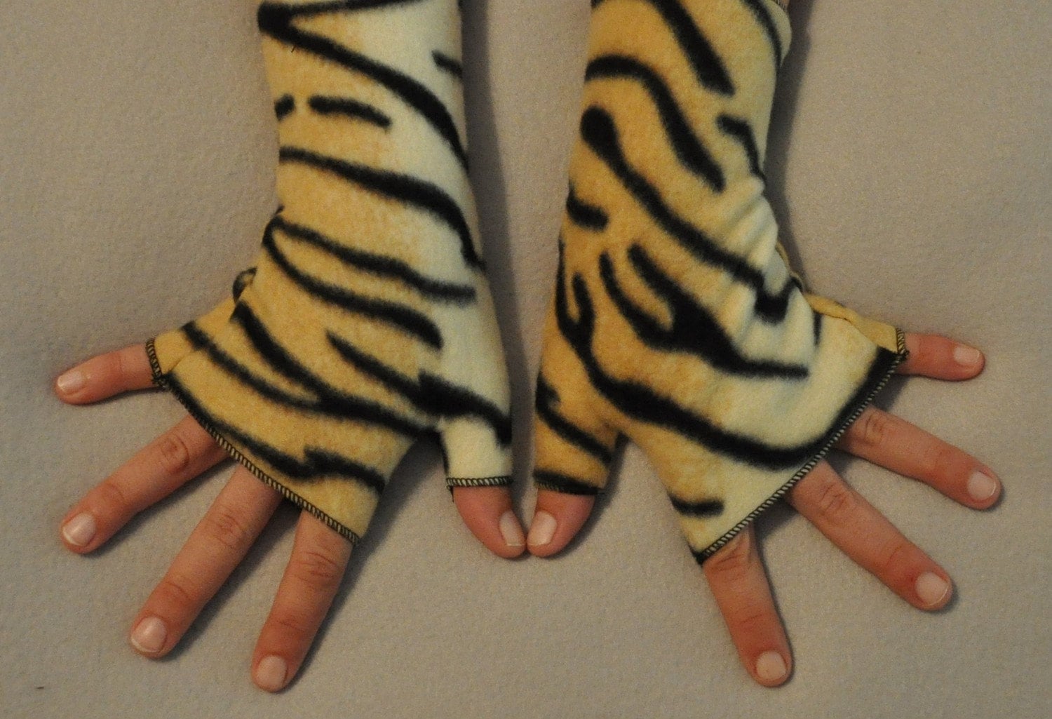 Tiger Wildkatze Drucken Fingerlose Handschuhe Hand Warmers Fleece Gothic Vampir Funk Noir Entspricht Unsere Hut-styles Tiger Wildkatze Drucken Fingerlose Handschuhe Hand Warmers Fleece Gothic Vampir Funk Noir Entspricht Unsere Hut-styles von AnimatedApparels