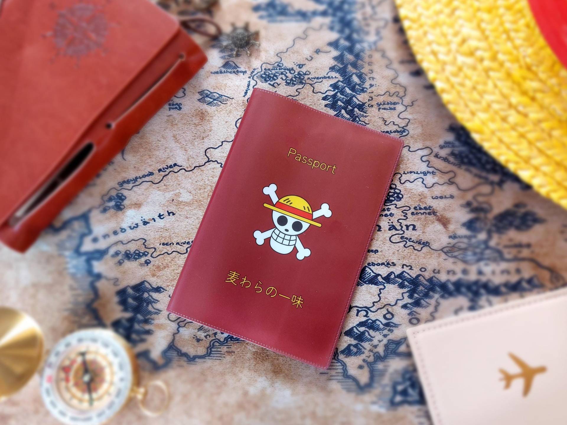 Rote Reisepasshülle - Strohhut-Piratenbande Rote Reisepasshülle - Strohhut-Piratenbande von AnimePass