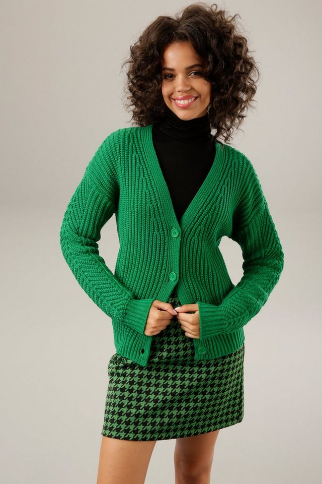 Aniston CASUAL Strickjacke Highlight: das Strickmuster in den langen Ärmeln von Aniston CASUAL