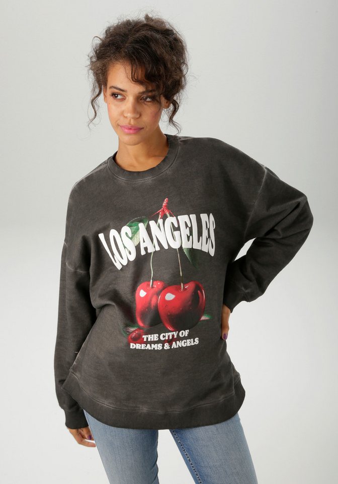 Aniston CASUAL Sweatshirt mit knackigen Kirschen und Schriftzügen bedruckt von Aniston CASUAL