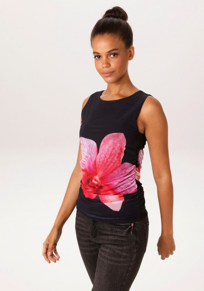 Aniston CASUAL T-Shirt mit großflächiger Batikblüte vorne und hinten - NEUE KOLLEKTION von Aniston CASUAL