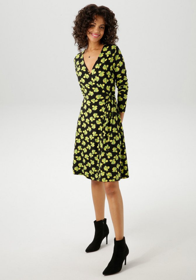Aniston CASUAL Wickelkleid mit kunstvollen Blüten bedruckt von Aniston CASUAL
