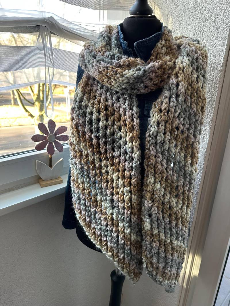 Damenschal Mehrfarbig Beige Grau Gestrickt Xxl-Schal Mit Spitzen Geschenkidee Modern Handgemacht Winter Weihnachten Geburtstag Kuschelig von AnitasWollewelt