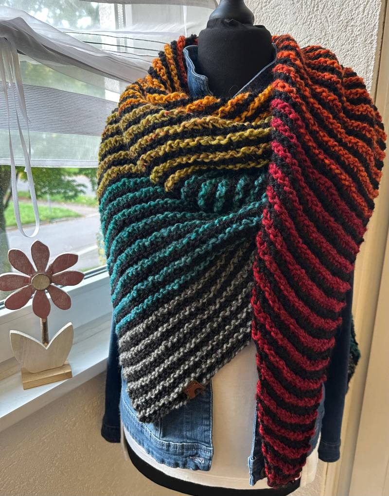 Dreieckschal Damenschal Gestrickt Bunt Mehrfarbig Alle Jahreszeiten Geschenkidee Geburtstag Weihnachten Handgefertigt Weich Kuschelig Warm Dreieckschal Damenschal Gestrickt Bunt Mehrfarbig Alle Jahreszeiten Geschenkidee Geburtstag Weihnachten Handgefertigt Weich Kuschelig Warm von AnitasWollewelt