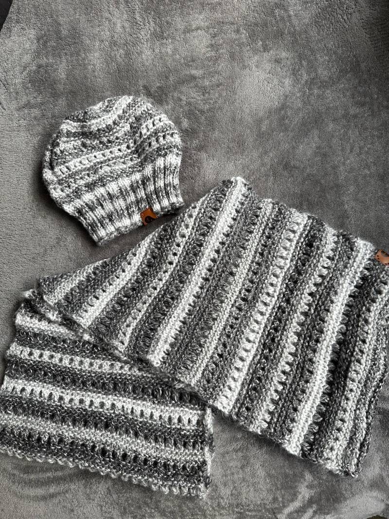 Loop Damenschal Schal Mit Mütze Gestrickter Loopschal Alle Jahreszeiten Geschenkidee Modern Handgefertigt Geburtstag Valentinstag von AnitasWollewelt