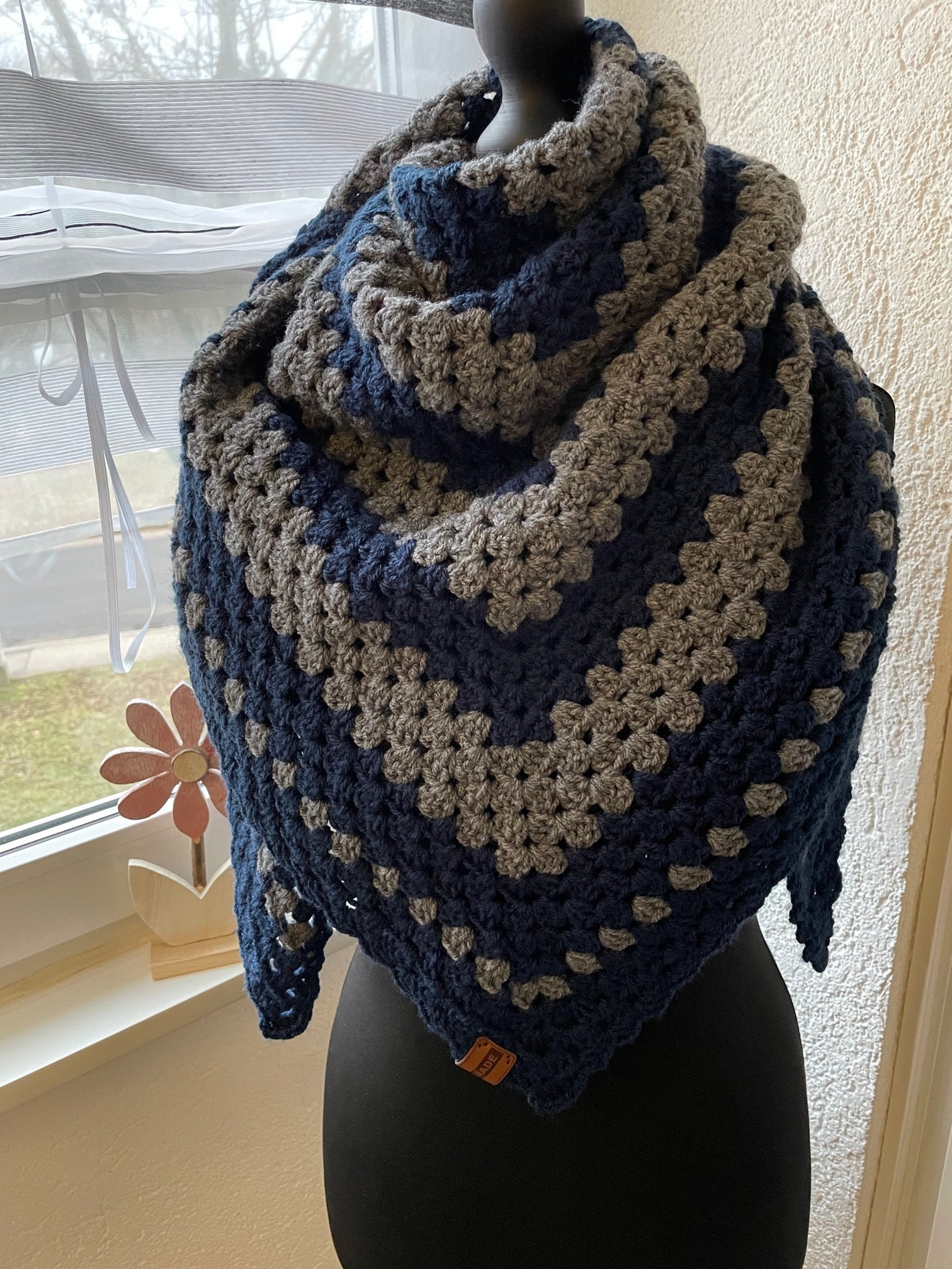 Triangle Scarf Women's Crocheted Granny Pattern Blue Gray Autumn Winter Gift Idea Modern Handmade Triangle Scarf Women's Crocheted Granny Pattern Blue Gray Autumn Winter Gift Idea Modern Handmade von AnitasWollewelt