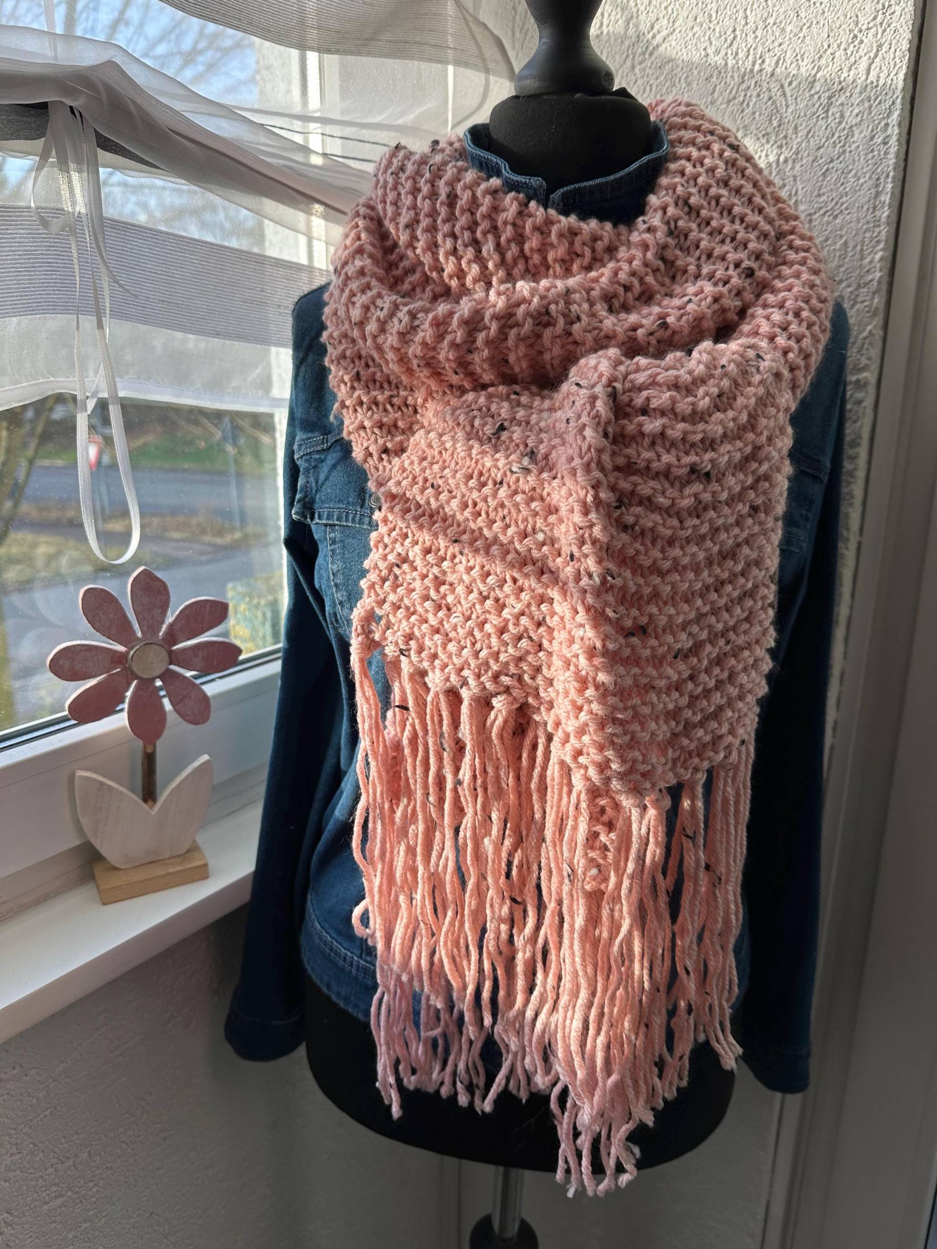 xxl Damenschal Flamingo-Rosa Tweed-Wolle Mit Franzen Gestrickt Geschenkidee Modern Handgemacht Winter Valentinstag Geburtstag Weich Warm von AnitasWollewelt
