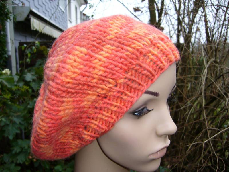 Baskenmütze in Orangetönen Baskenmütze in Orangetönen von AnjaClauberg