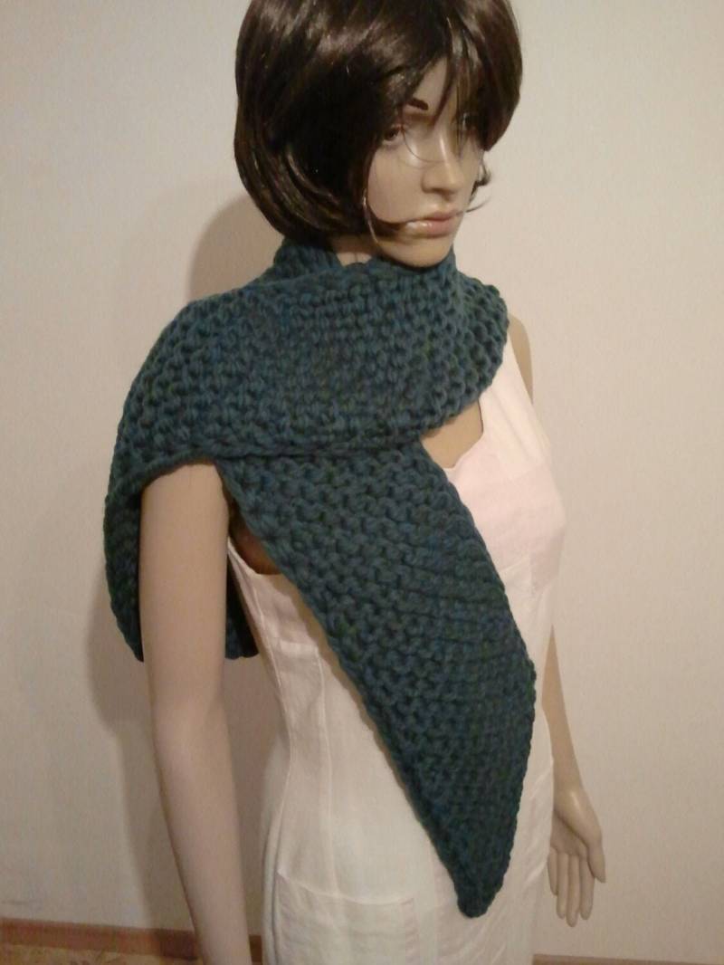 Dicker Gestrickter Schal in Petrol Mit Leichter Rundung Dicker Gestrickter Schal in Petrol Mit Leichter Rundung von AnjaClauberg