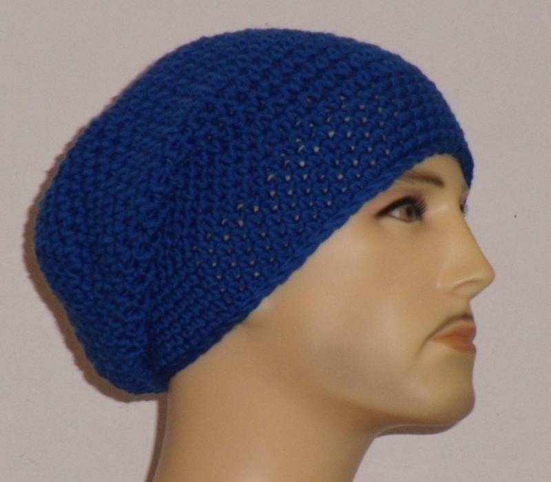 Gehäkelte Mütze in Tintenblau Aus Reiner Wolle von AnjaClauberg