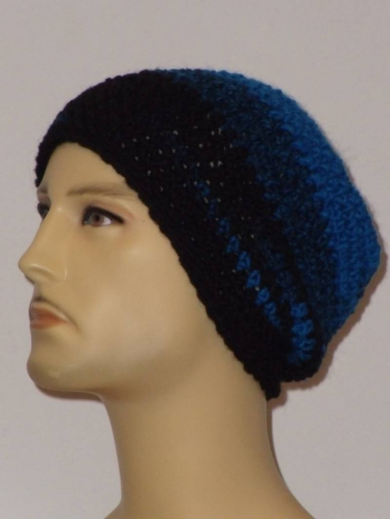 Gehäkelte Mütze in Tintenblau Mit Schwarz von AnjaClauberg