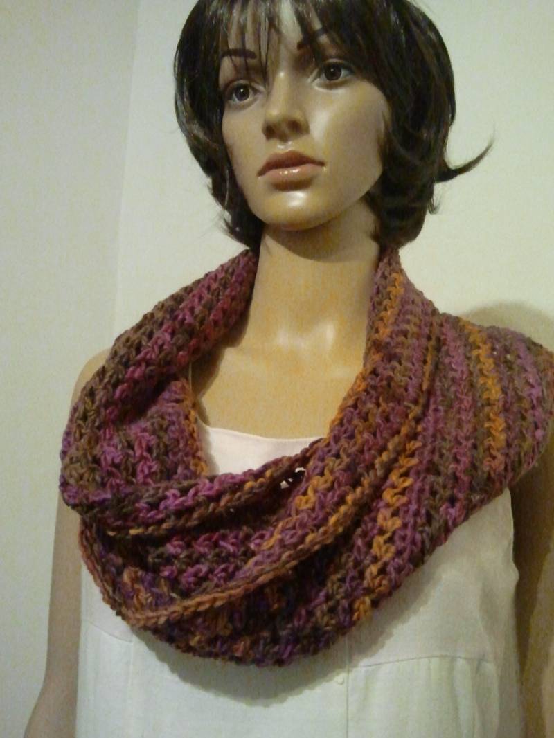 Gehäkelter Möbiusschal Aus Farbverlaufsgarn von AnjaClauberg