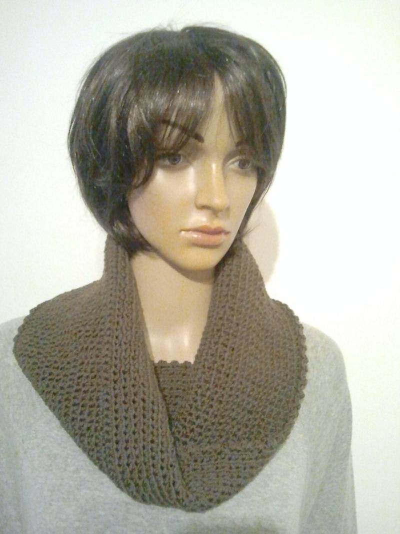 Gehäkelter Möbiusschal in Braun Gehäkelter Möbiusschal in Braun von AnjaClauberg