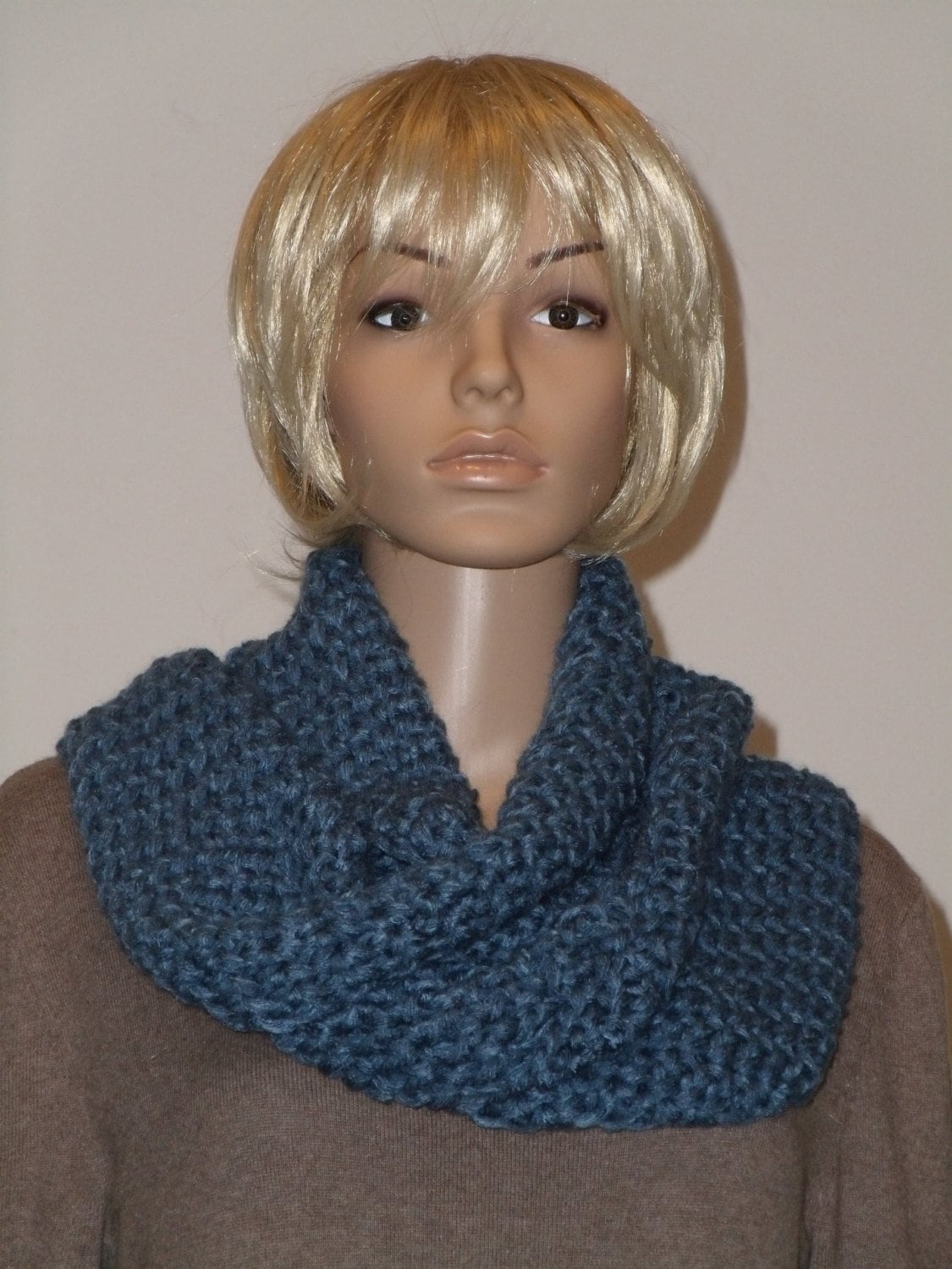 Gehäkelter Warmer Möbiusschal in Preußischblau von AnjaClauberg