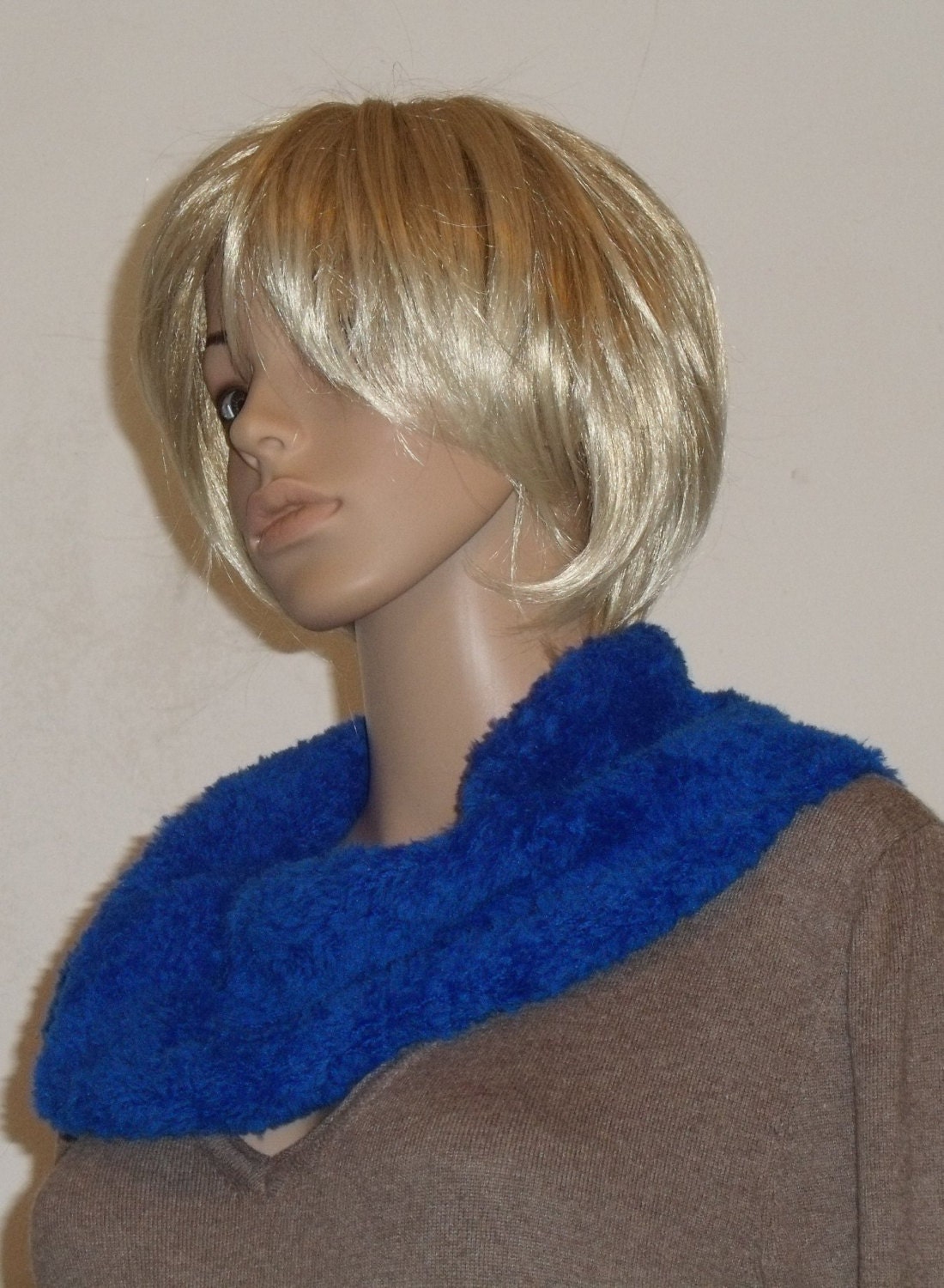 Gestricker Tintenblauer Möbiusschal Aus Velourgarn von AnjaClauberg