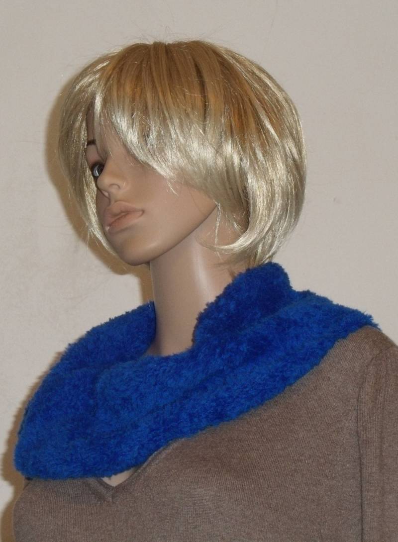 Gestricker Tintenblauer Möbiusschal Aus Velourgarn von AnjaClauberg