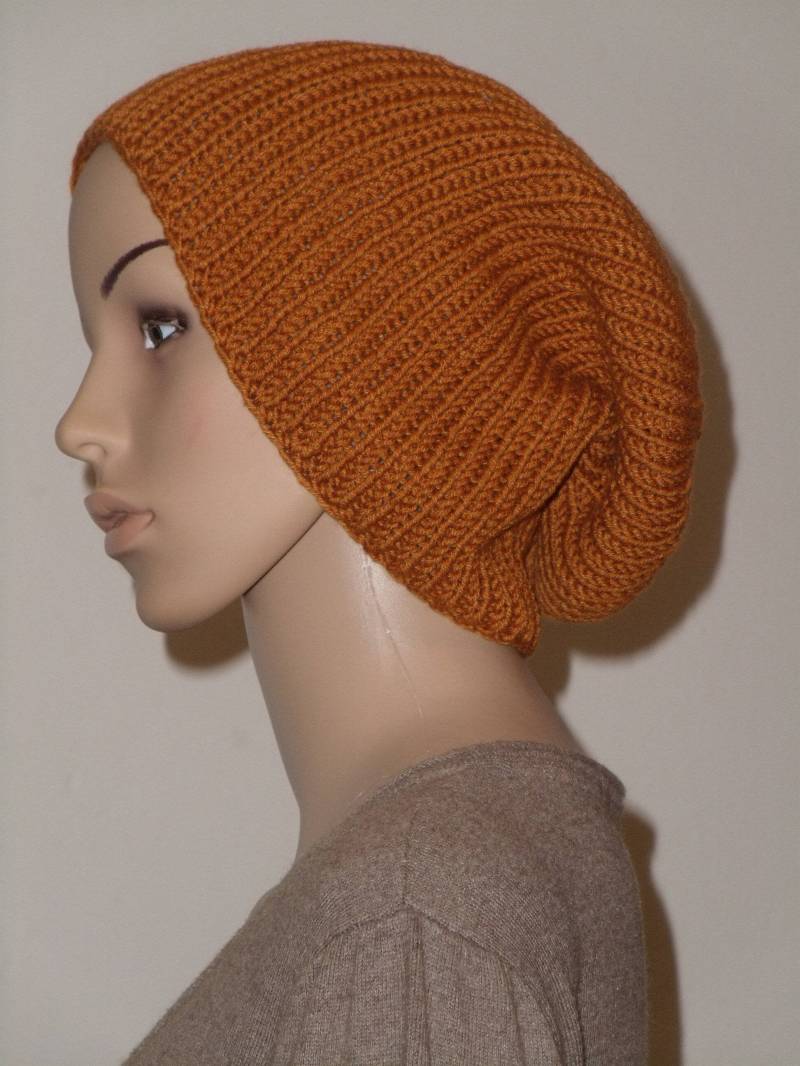 Gestrickte Beanie in Hellem Rotbraun von AnjaClauberg