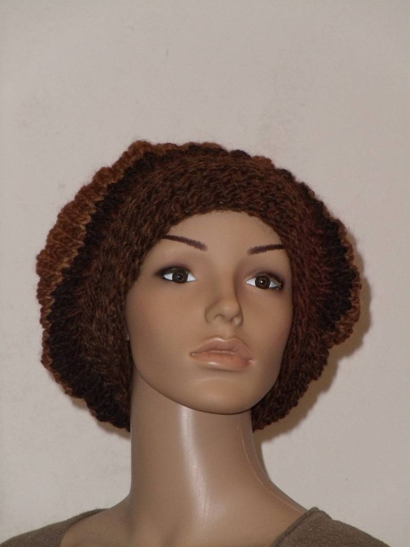 Gestrickte Haube Aus Einem Farbverlaufsgarn in Brauntönen von AnjaClauberg