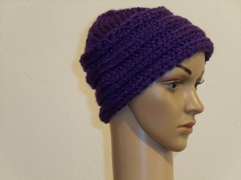 Gestrickte Kappe in Violett von AnjaClauberg
