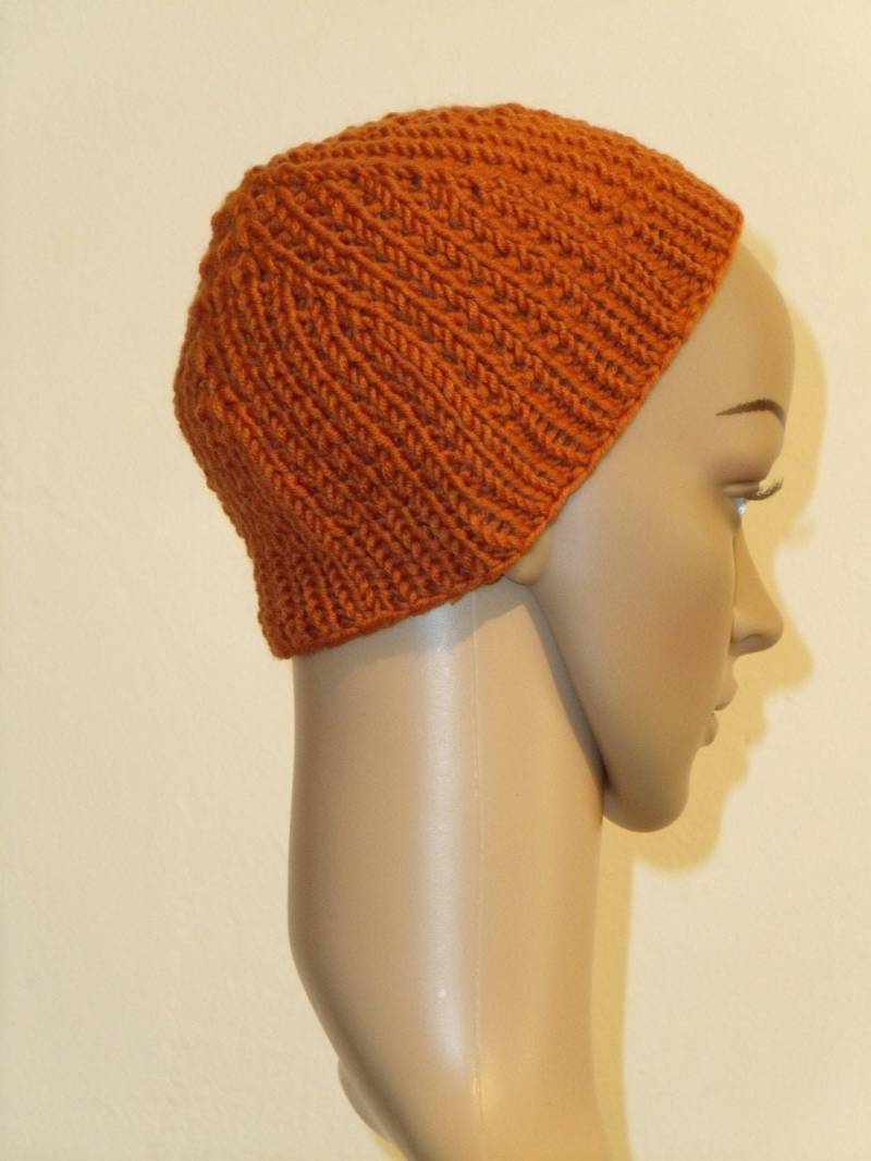 Gestrickte Mütze in Orangebraun Aus Reiner Wolle von AnjaClauberg