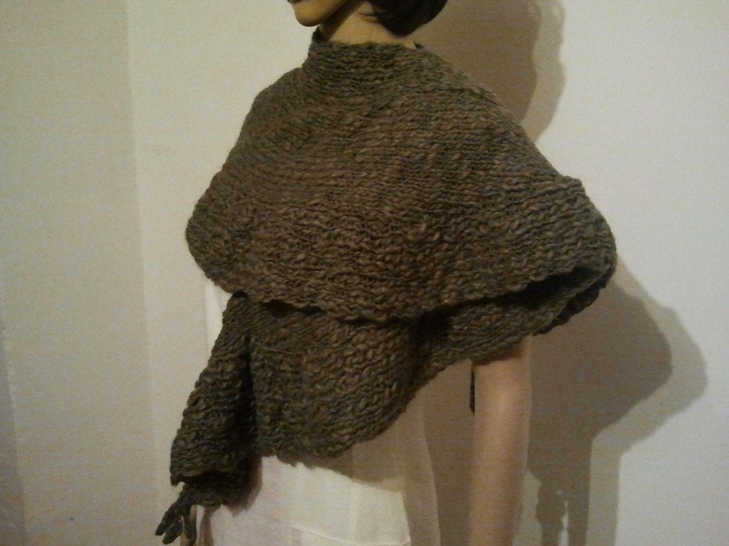 Gestrickter Breiter Schal Oder Umschlagtuch Aus Graubrauner Wolle von AnjaClauberg