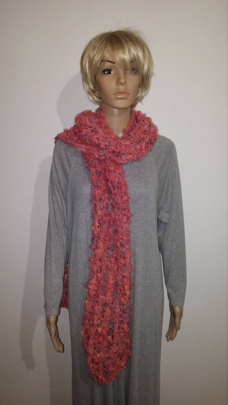 Gestrickter Breiter Schal in Rosa Mit Hellviolett von AnjaClauberg