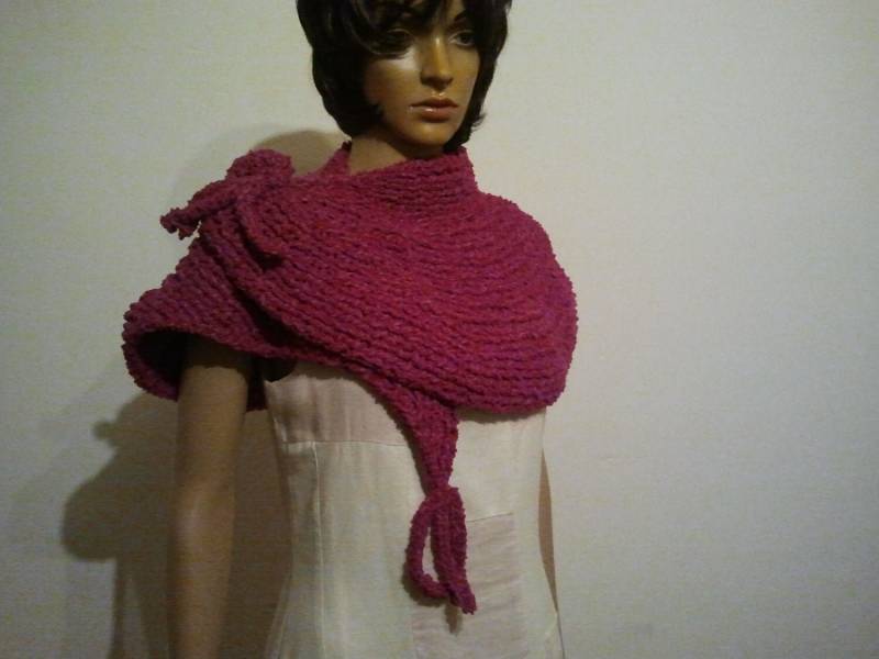 Gestrickter Schal/Umschlagtuch in Pink von AnjaClauberg