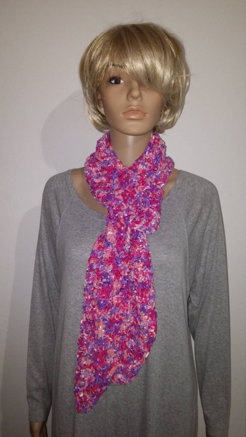 Gestrickter Schmaler Schal in Rosa-Pink-Violett von AnjaClauberg