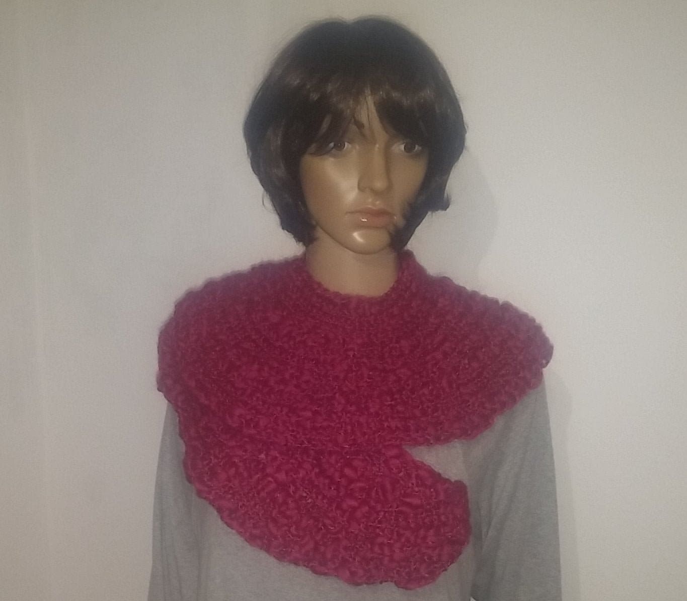 Gestrickter Weinroter Schal Mit Rundung von AnjaClauberg