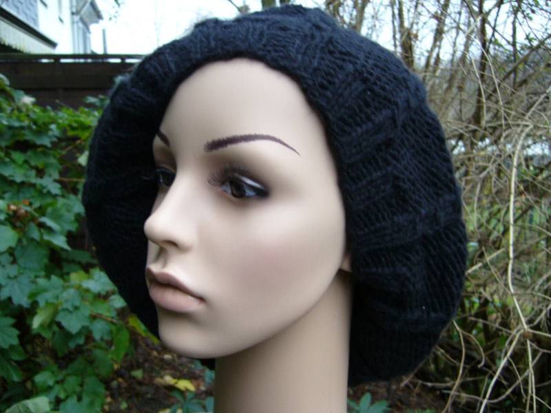 Große Schwarze Ballonmütze Mit Zopfmuster von AnjaClauberg