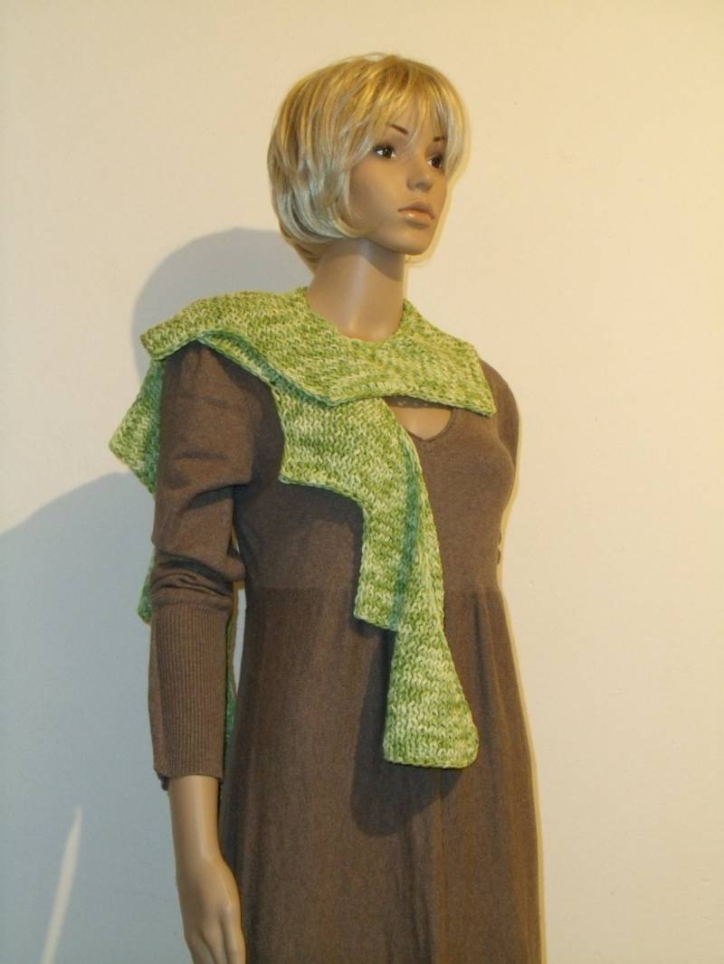 Grüner Schal Mit 13 Zacken Grüner Schal Mit 13 Zacken von AnjaClauberg