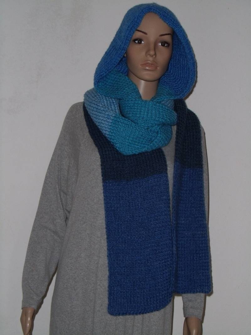 Kapuzenschal in Verschiedenen Blautönen Kapuzenschal in Verschiedenen Blautönen von AnjaClauberg